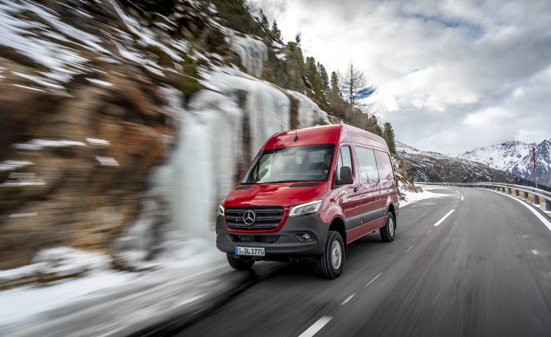 Mercedes-Benz Sprinter compie trent’anni di continua rivoluzione tra i veicoli commerciali